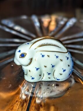 Royal Crown Derby BABY RABBIT Paperweight Silver Stopper 22 Ct Gold